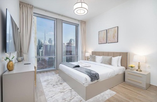 Business Bay Apartment | Modern 1 bedroom that sleeps 4 in Business Bay
