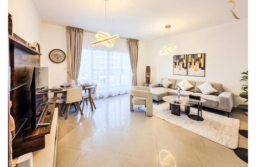 Abu Dhabi Apartment | Modern 1BR - Poolside & Gym Retreat