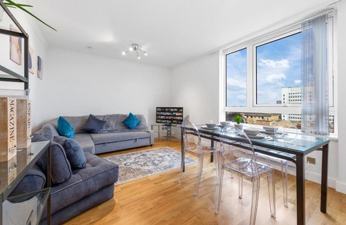Ealing Apartment | Modern 2 Bed Flat 5 mins Ealing Broadway Station