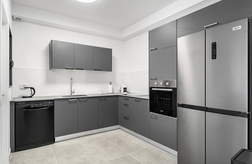 Rishon LeTsiyon Apartment | Modern 4BR Apt l Balcony l Mamad l Bldg Renovation