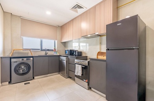 Dubai Apartment | Modern & Cozy 1BR with Peaceful Vibes, Just a 20-Minute Drive to Downtown Dubai