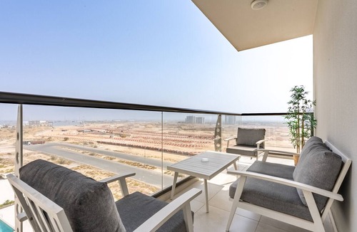 Dubai Apartment | Modern & Cozy 1BR with Peaceful Vibes, Just a 20-Minute Drive to Downtown Dubai
