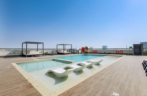 Dubai Apartment | Modern & Cozy 1BR with Peaceful Vibes, Just a 20-Minute Drive to Downtown Dubai