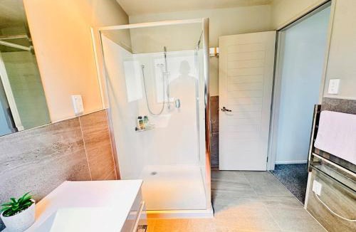 Otahuhu Villa | Modern Family Retreat Near Auckland City & Airport