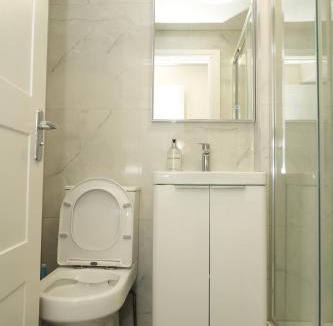 London Borough of Hounslow House | Modern holiday house near Heathrow