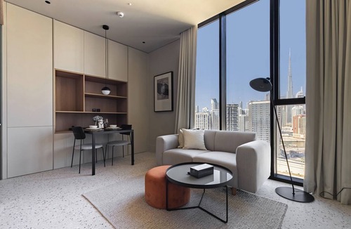 Business Bay Apartment | Modern Studio at Upside Living with Burj Khalifa View by Simply Comfort