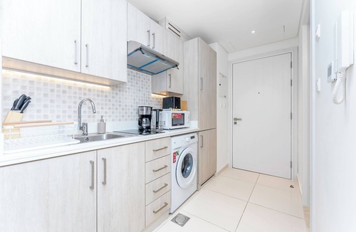 Palm Jumeirah Apartment | Modern studio in Seven Palm, pool and beach