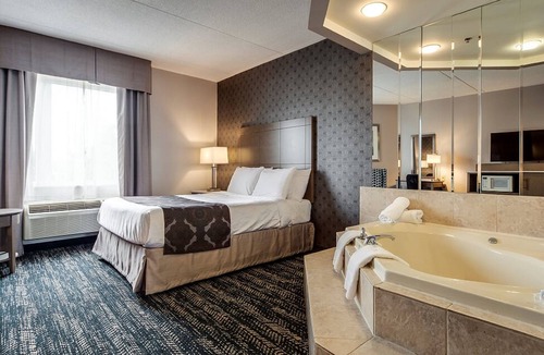 Airport Road Business Centre Hotel | Monte Carlo Inn - Brampton Suites