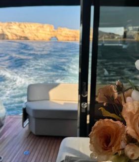 Barr Al Jissah Boat Rental | MYTH bay