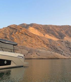 Barr Al Jissah Boat Rental | MYTH bay