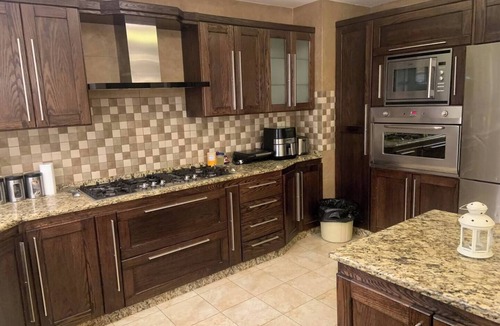 Amman Apartment | nakheel vip Charming 3-bedroom apartment with WiFi, AC in welcoming عمّان