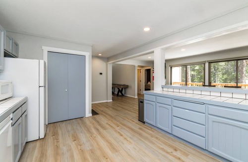 Truckee House | Northstar Caddyshack Location, Hot Tub, Shuffleboard, Arcades, Golf + NPOA Pass (Pool/Sauna/Gym)