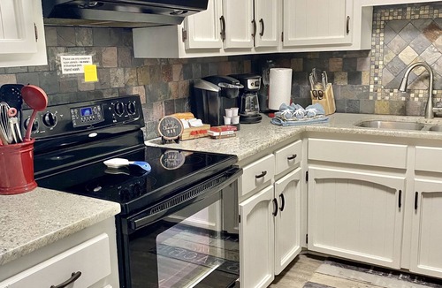 Wilmington Beach Condo | Oceanfront&Pool,Huge Shaded Deck 9+family seating&swing,linens,beachchairs, toys