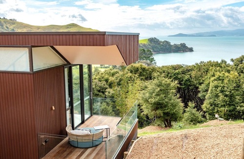 Waiheke Island Villa | Omana Luxury Villa on Waiheke Island Four intimate villas with private beach