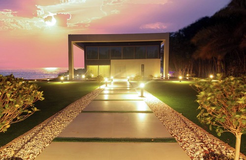 Abu Dhabi Villa | Overwater Paradise with private swimming pool and luxury amenities