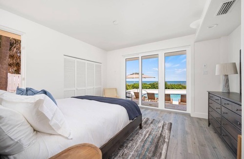 Crescent Beach House | Panoramic Paradise I Luxury Beachfront Estate & Boardwalk to the Beach