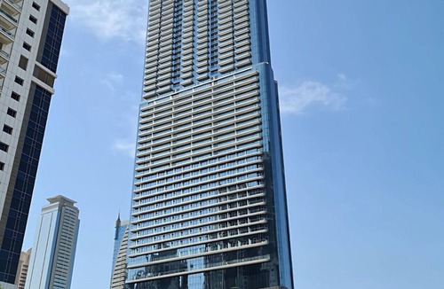 Al Wasl Apartment | Paramount Home Sea with 260° Infinity Sky Pool