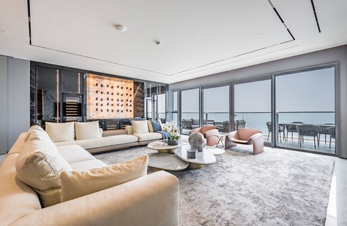 Dubai Marina Apartment | Picturesque 3BR Apartment with Assistant Room in The One JBR