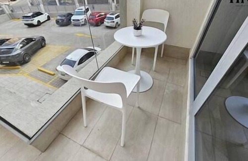 Dubai Apartment | Poolside Apt 15 Min to Airport & Downtown Dubai