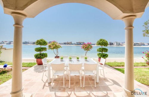 Palm Jumeirah Villa | Posh 5BR Villa with Private Pool on Palm Jumeirah