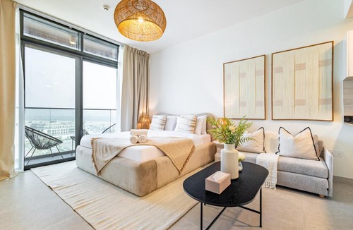 Abu Dhabi Apartment | Premium - Big Studio with Balcony - Near to NYU University and Saadiyat Cultural District - Designer's Choice