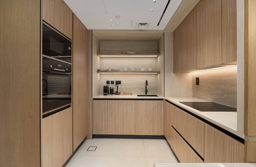 Jumeirah Lake Towers Apartment | Prime JLT Stay | Near Metro & Lakeside Dining