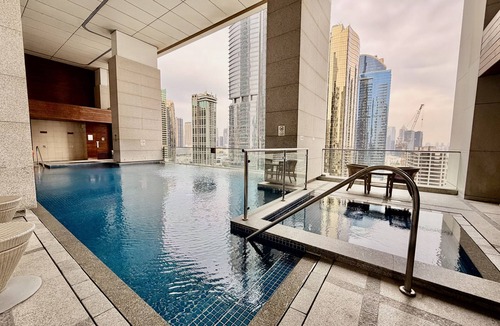 Jumeirah Lake Towers Apartment | Prime JLT Stay | Near Metro & Lakeside Dining