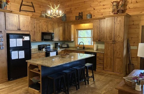 Cataloochee Ranch Cabin | Private, Mountain Views, Hot Tub, WiFi, Kid & Dog Friendly, Hike to the creek!