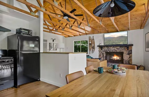 Arrowhead Villas Cabin | Refined Treetop Couples Retreat Yoga & Spa SunDeck