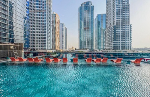 Jumeirah Lake Towers Apartment | Relaxing City Escape in JLT