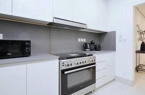Dubai Apartment | Renovated Apartment 15 Min from Dubai Airport