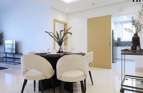Dubai Apartment | Renovated Apartment 15 Min from Dubai Airport