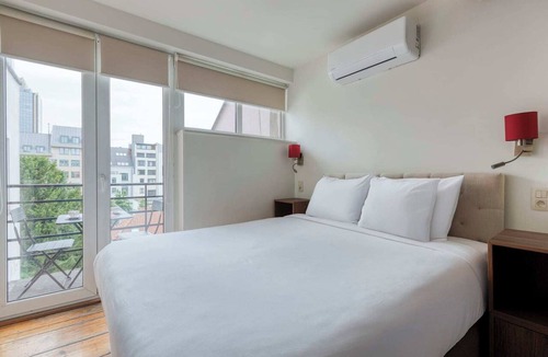 Upper Town Apartment | Rooftop One-Bedroom with Balcony Mas B-41