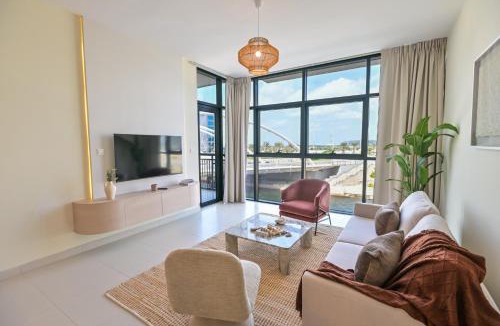 Al Raha Beach Apartment | Rooftop Pool - Designer's Choice - Full Canal View
