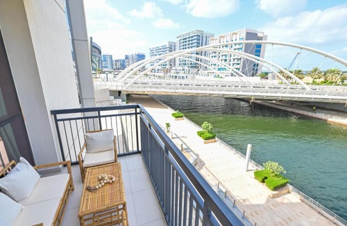 Al Raha Beach Apartment | Rooftop Pool - Designer's Choice - Full Canal View