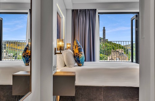 New Town Hotel | Roomzzz Edinburgh