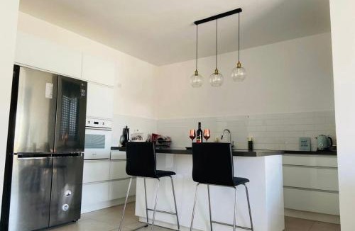 Hadera House | SABLETT Hadera - Room With private shower and WC in Elie Home