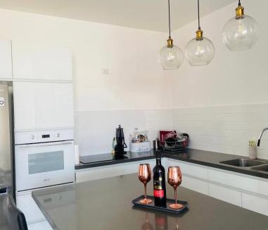 Hadera House | SABLETT Hadera - Room With private shower and WC in Elie Home