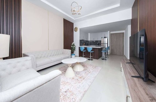Al Khan Apartment | Seafront Apt w/Pool & Gym near Attractions