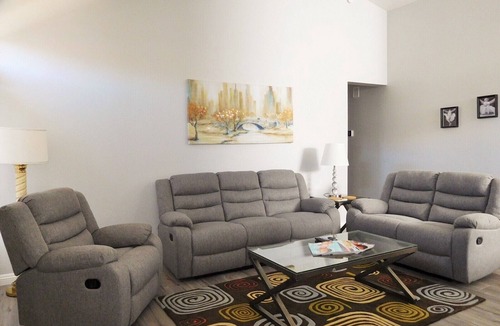 Spring Valley House | Signal story 4 Bedrooms home close to Strip