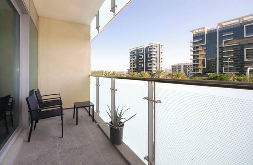 Al Raha Beach Apartment | Silk Valley - Luxury 1 bedroom with private beach access