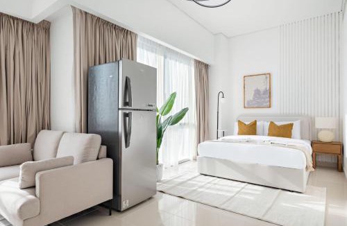Dubai Apartment | Silkhaus Vacation Homes Luxury Studio in Residential Neighborhood