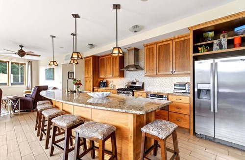 Black Mountain House | Skytop Chalet | Pet Friendly, Hot Tub & Stunning Mountain Views!