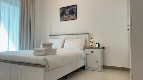 Dubai Apartment | Sleek 1BR in DSO, Dubai