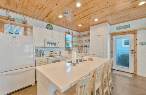 Old Town House | Sleeps 10 Quiet Shared Pool 2 Min Drive to Beach Family Friendly Porch