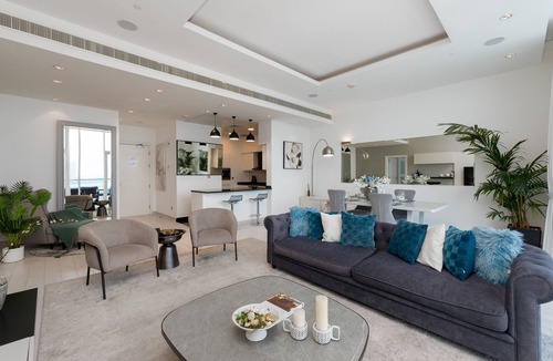 Palm Jumeirah Apartment | Sophisticated 1BR Palm Apt w/Beach Access