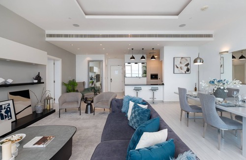Palm Jumeirah Apartment | Sophisticated 1BR Palm Apt w/Beach Access