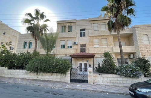 Amman Apartment | Spacious 3-Bedroom Family Living - Walking distance to Restaurants , cafe & shop