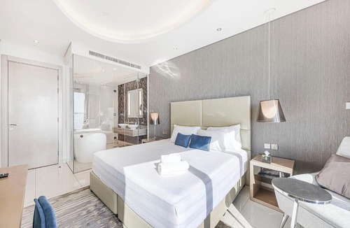 Business Bay Apartment | Spacious 3BR in Paramount Tower Luxury Living