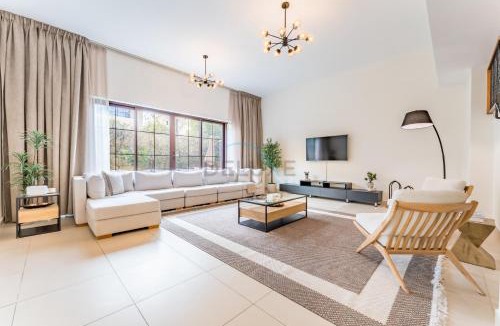 Dubai Villa | Spacious 4BR Plus Maids Villa, Near Avenue Mall, Cycle Park & Sports Complex - 15 Mins to Downtown Dubai, Nad Al Shiba Third by Deluxe Holiday Homes